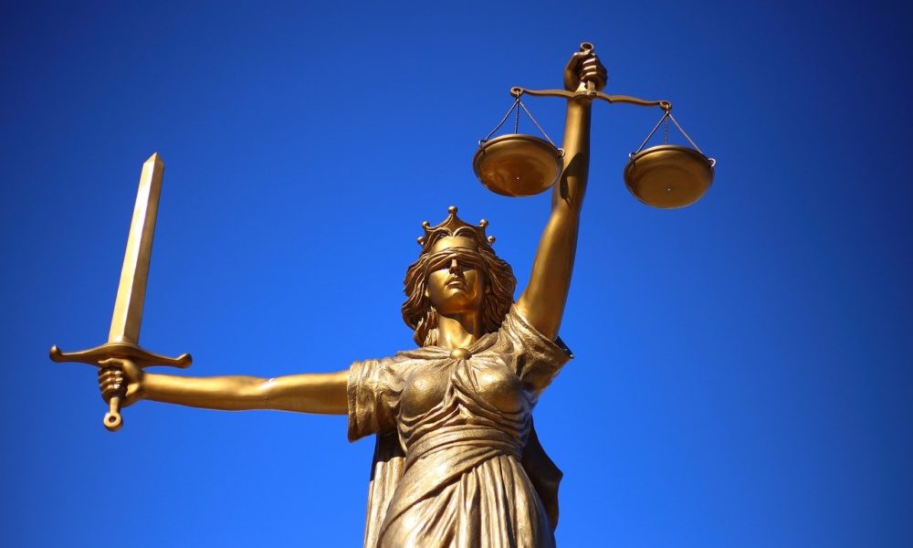 W czym umie nam pomóc radca prawny? W jakich rozprawach i w jakich płaszczyznach prawa wspomoże nam radca prawny?