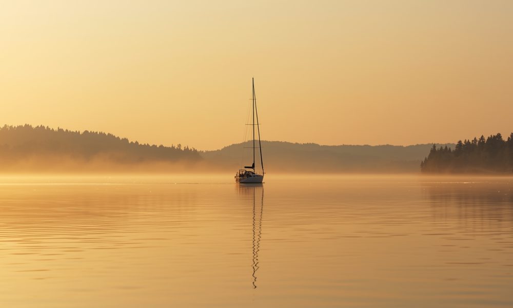 Jak kompleksowo przygotować się do samodzielnych rejsów i bezpiecznego pływania